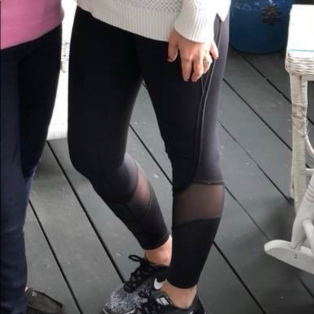 Lululemon size 6 black mesh leggings EUC